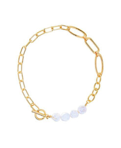 Gold necklace with pearls
